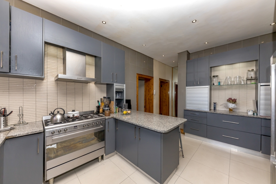 8 Bedroom Property for Sale in Walmer Estate Western Cape